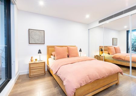 Modern Two Bedroom Apartment in Prime Location - Photo 4