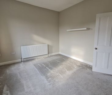 New Road, Wakefield, Middlestown - Photo 1