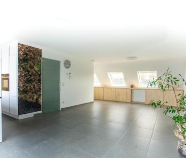 DAKAPPARTEMENT MET 2 SLAAPKAMERS EN TERRAS - Foto 1