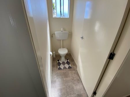 54 Churton Drive, Churton Park - Photo 3