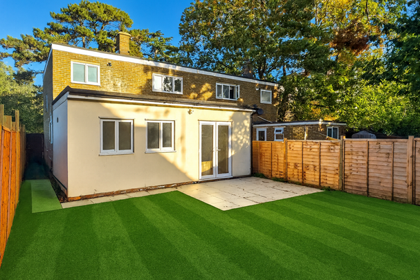 4 bedroom semi-detached house to rent - Photo 1