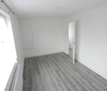 2 bedroom end of terrace house to rent - Photo 1