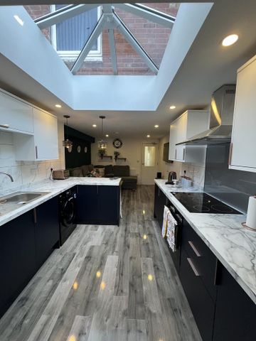 5 bedroom semi-detached house to rent - Photo 4