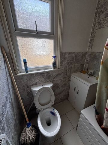 Room in a Shared House, Margery Park Road, E7 - Photo 5