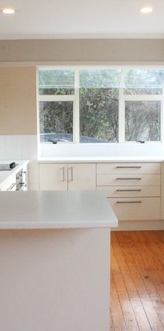 3 Bedrooms Weatherboard House in Botany Downs - Photo 1