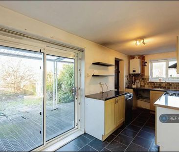 3 bedroom semi-detached house to rent - Photo 5