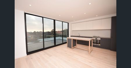 CAPTAIN & CO. LUXURY APARTMENT WITH VIEWS OF ST KILDA AND THE BAY - Photo 5
