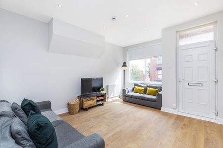 6 Bed Terraced House, Hartley Grove, LS6 - Photo 2