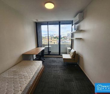 Student only !!! Furnished Studio with Views - Photo 3