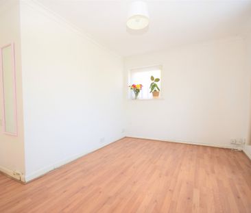 2 bedroom end of terrace house to rent - Photo 5