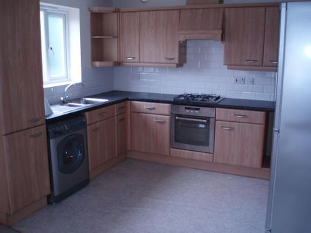 2 bedroom ground floor flat to rent - Photo 3