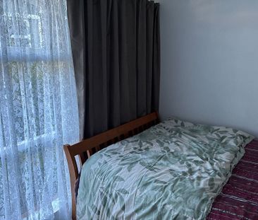 Charming 3BR Hillpark Haven - Photo 6