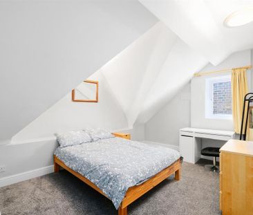 3 bedroom flat to rent - Photo 4