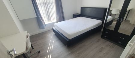 Flat 1, 30 Russell Street, , Cardiff, CF24 3BG - Photo 2