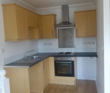 2 bedroom Flat To Let - Photo 3