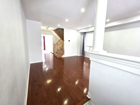 For Lease - 89 Matthew Boyd Crescent, Newmarket, Ontario - Photo 2