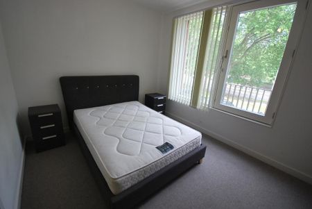 3 bedroom mews to rent - Photo 2