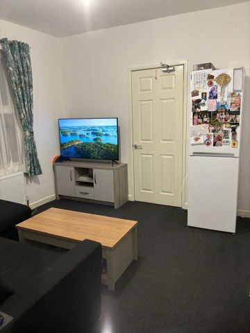 4 Bed Flat, Church Road, NW10 - Photo 2