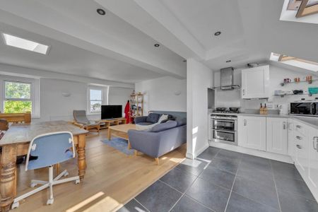 3 bedroom flat to rent - Photo 2