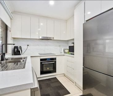 Beautifully Maintained Family Home for Rent - Photo 2