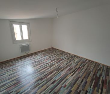 Location Appartement 2 pièces 48m² ST GILLES 30800 - Photo 3