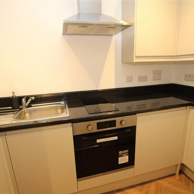 Studio to rent - Photo 1