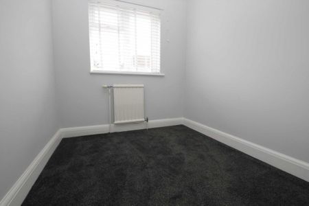 3 bed Semi Detached for rent - Photo 3