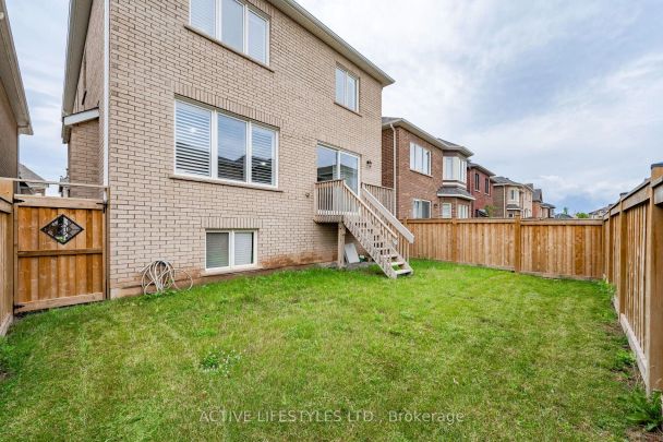 Detached Home For Lease | W9250779 - Photo 1