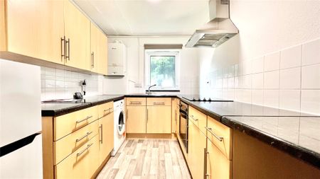 2 bedroom Flat in Allison Court, Reading - Photo 5