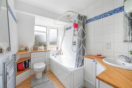 To Let 2 Bed Maisonette - Upper - Photo 3