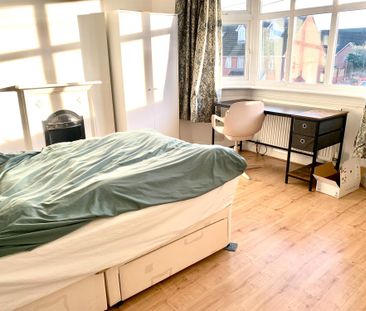 Bassett, So16 - Photo 3