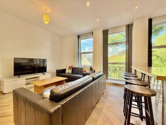 8 bedroom house to rent - Photo 1