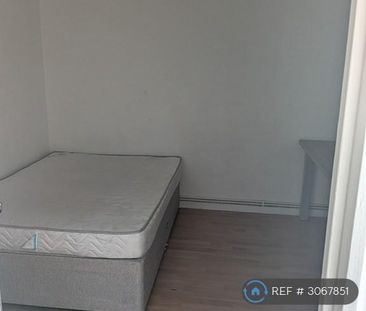 4 bedroom flat to rent - Photo 5