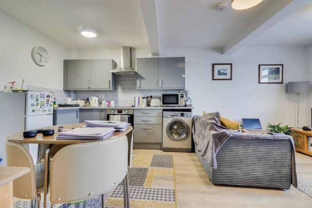 2 bedroom flat to rent - Photo 1