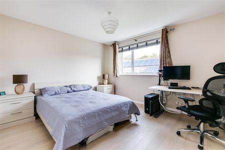 Pinewood Court, London, SW4, London - Photo 3