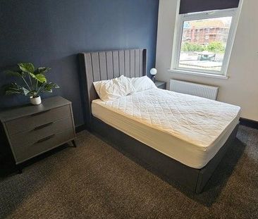 1 bedroom in a house share to rent - Photo 2