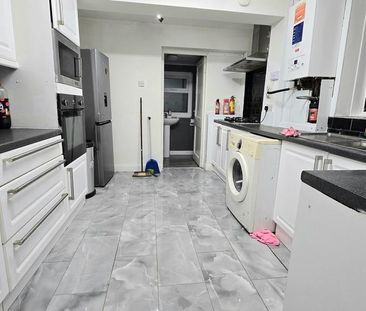 4 bedroom terraced house to rent - Photo 2