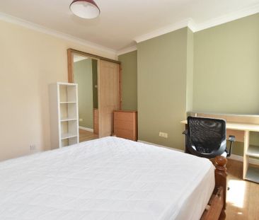 4 bedroom terraced house to rent - Photo 5