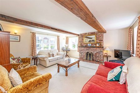 High quality modern farmhouse with wonderful garden and office/studio outbuilding, in picturesque Cheshire location. - Photo 3