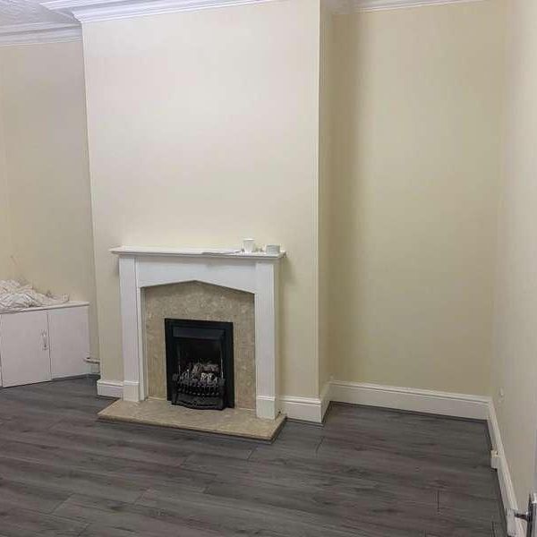 Stoke-on-trent, ST4 - Photo 1