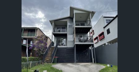 UQ Fully furnished Premium Studio at $500 per week, All bills included - Photo 3