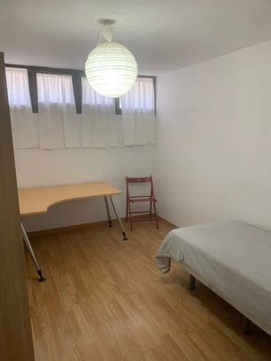 Calle Óscar Carvallo, Sevilla, Andalusia 41018 - Photo 1