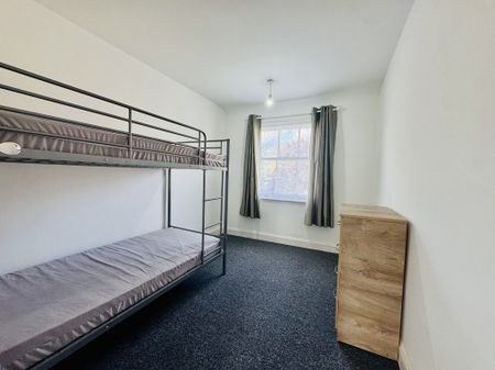 Kings Avenue, Rushden, Higham Ferrers - Photo 2