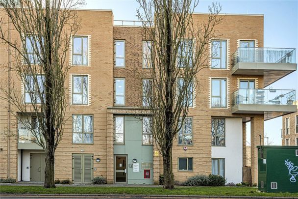 16 Trobridge Parade, Graham Park Way, London, NW9 - Photo 1