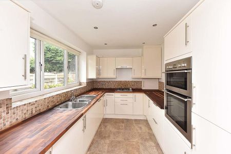 2 bedroom semi-detached house to rent - Photo 4