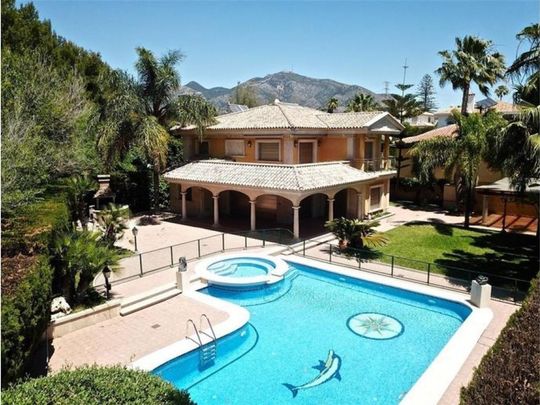 5 bedroom luxury House for rent in Mijas, Spain - Photo 1