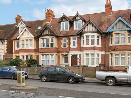 6 bedroom semi-detached house to rent - Photo 3