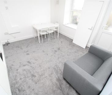 House - Terraced For Rent Laura Street, Pontypridd - Photo 1
