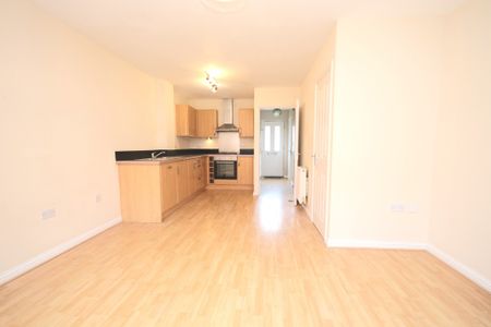 4 bedroom Town House to let - Photo 2