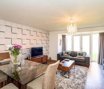 4 bedroom semi-detached house to rent - Photo 1